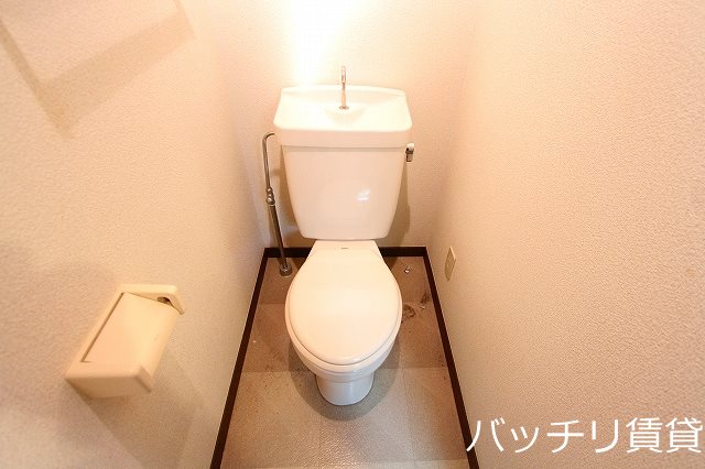 トイレ　画像は別号室の為、現状優先とさせて頂きます。