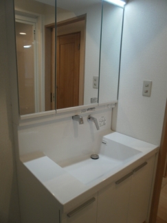 洗面設備　※参考写真（同物件別部屋です)