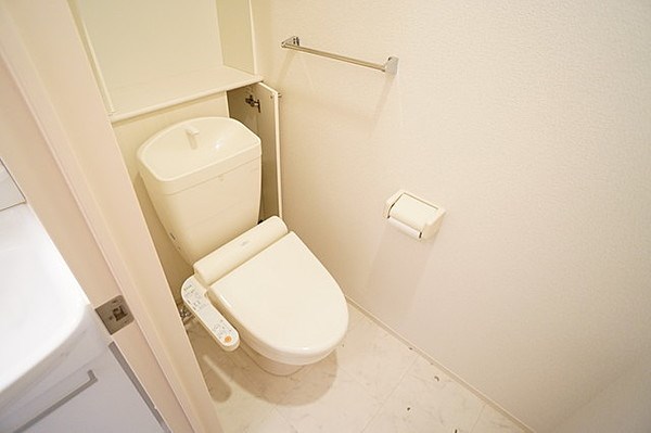 トイレ　温水洗浄便座のトイレ
