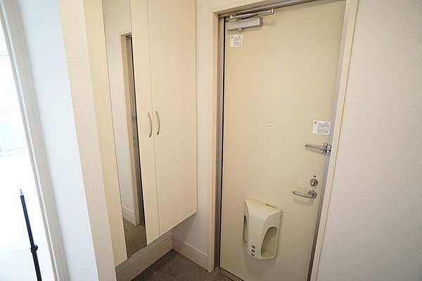 玄関　※別部屋参考画像