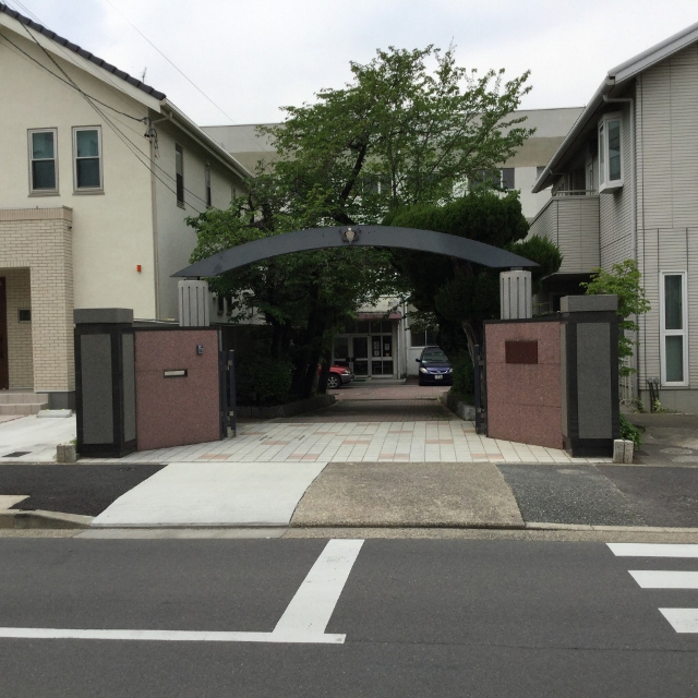中学校　名古屋市立桜山中学校（中学校）まで244m