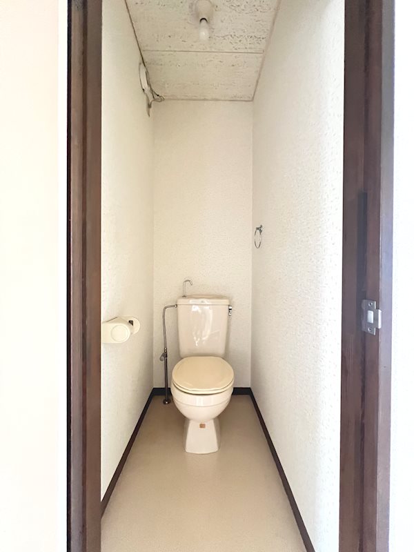 トイレ　落ち着いた色調のトイレです♪