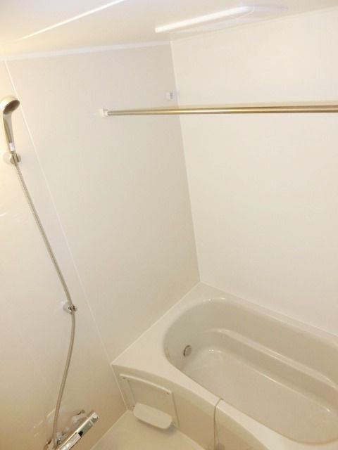 バス・シャワールーム　ゆったりできる浴室です