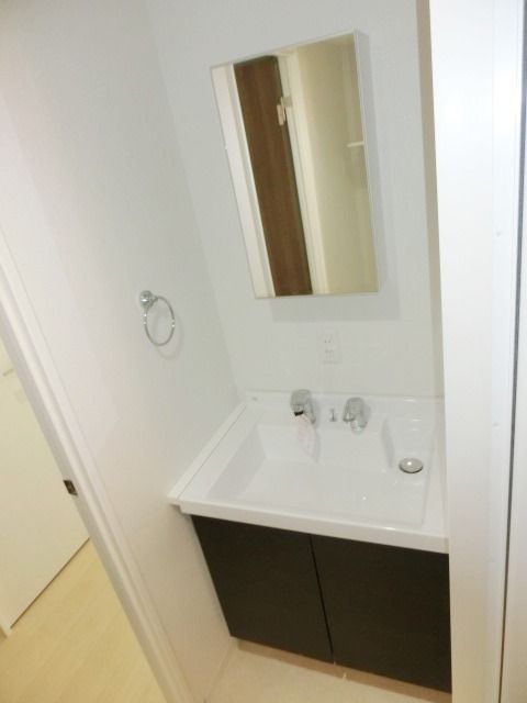 洗面設備　綺麗な洗面台です
