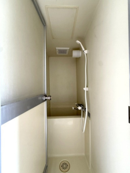 バス・シャワールーム　※別部屋の写真です