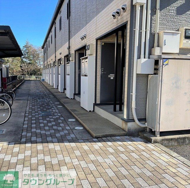 その他　屋根付き駐輪場完備