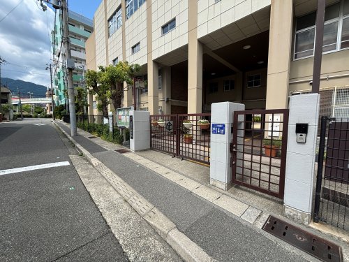 中学校　神戸市立烏帽子中学校（中学校）まで1719m
