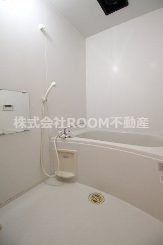 バス・シャワールーム　コンパクトで使いやすいお風呂です