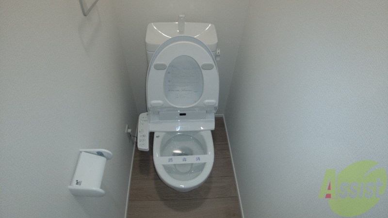 トイレ　温水洗浄便座付きのトイレは、使用しやすくうれしいですね。