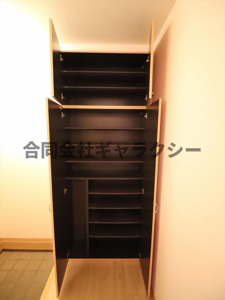 玄関　シューズボックス