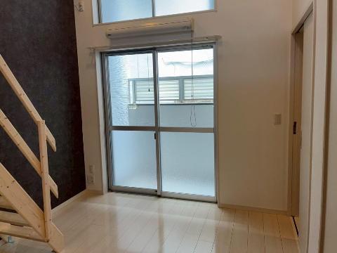居室・リビング　室内
