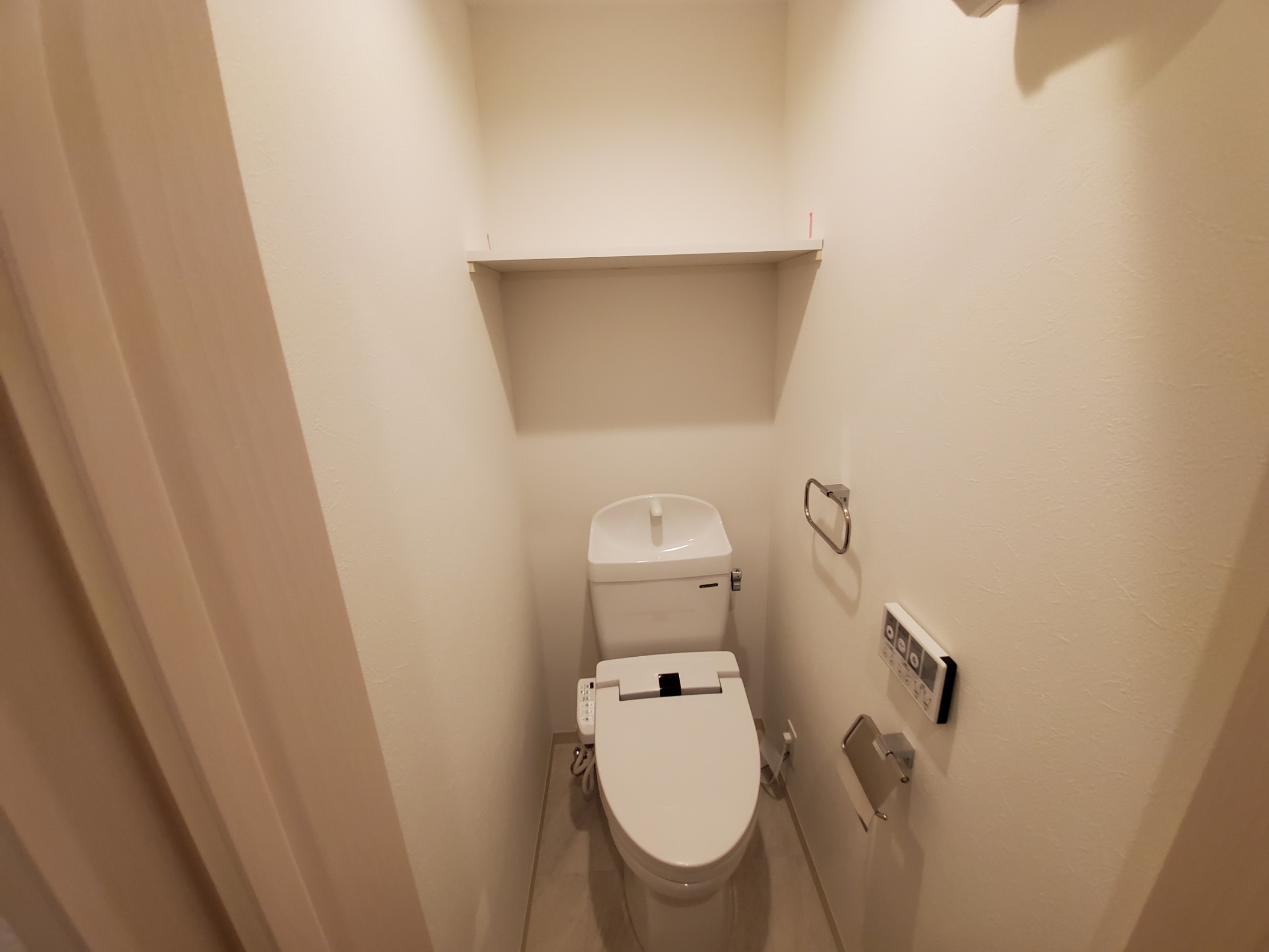 近鉄奈良線 若江岩田駅 徒歩10分 3階建 築7年のトイレ写真