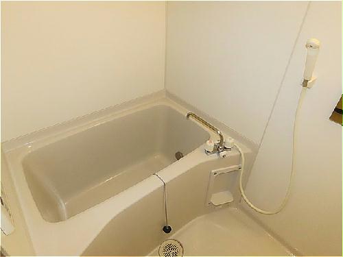 バス・シャワールーム　お風呂、トイレは完全別です