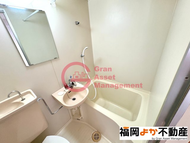 バス・シャワールーム　コンパクトで使いやすいお風呂です