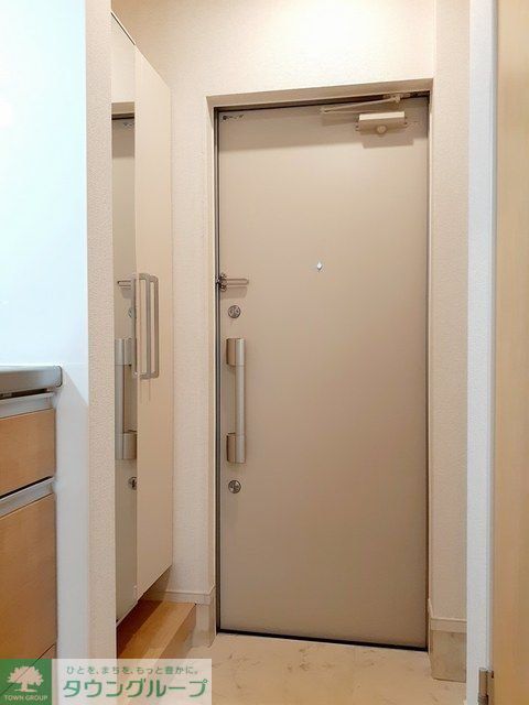 東武東上線 上福岡駅 徒歩11分 3階建 築8年の玄関写真