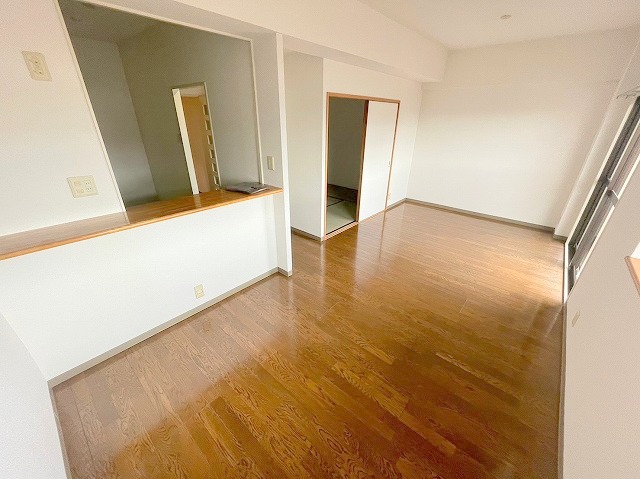 淀川パストラルコートの居間写真