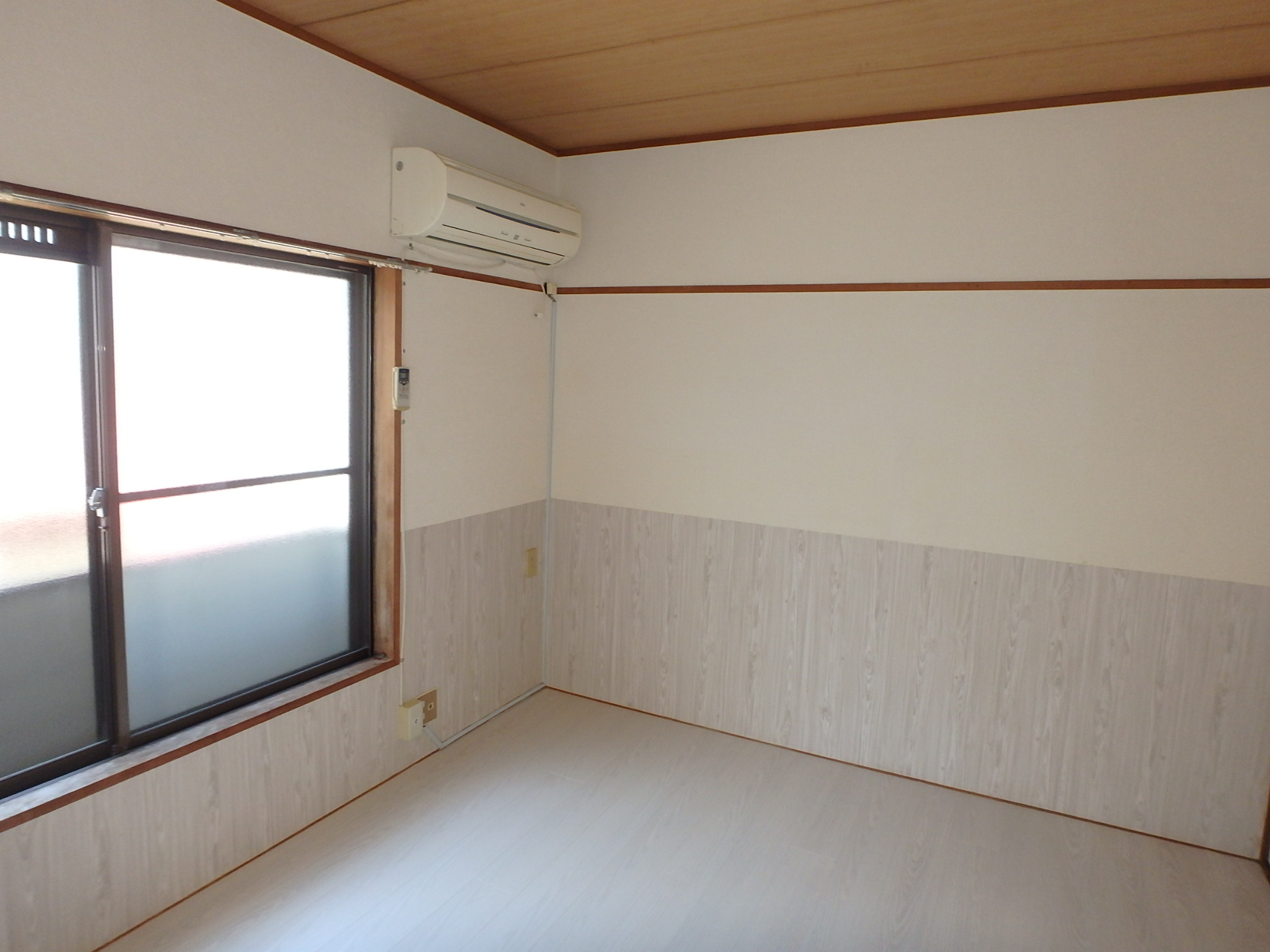 居室・リビング　形の良い部屋です。