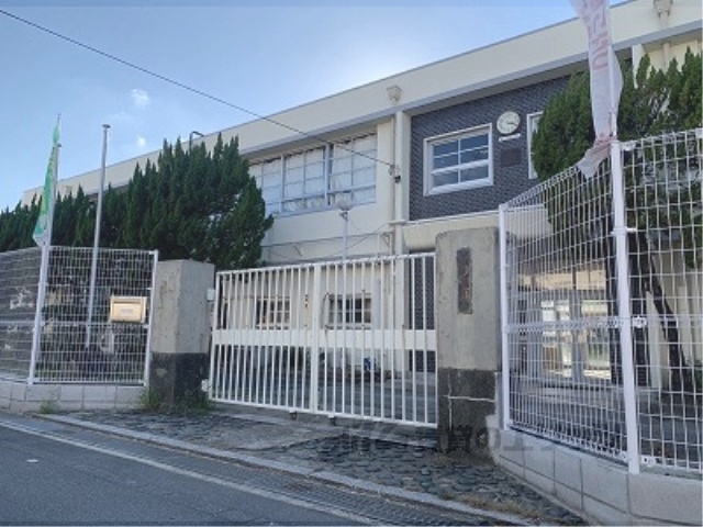 中学校　寝屋川市立第三中学校（中学校）まで300m