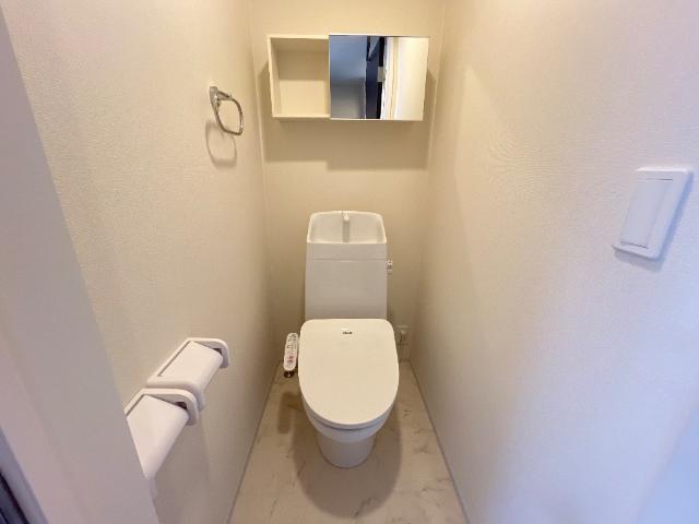 広島電鉄宮島線 楽々園駅 徒歩12分 2階建 築1年のトイレ写真