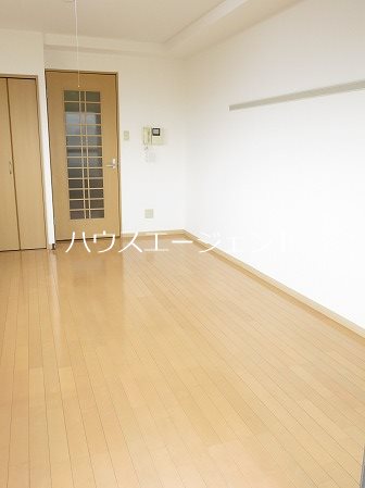居室・リビング　明るいお部屋です※参考画像