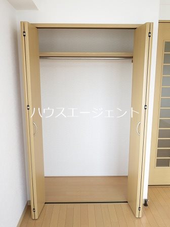収納　収納たっぷりできるクローゼットが付いています※参考画像