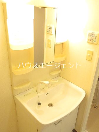 洗面設備　独立洗面台付で、身だしなみもバッチリ※参考画像