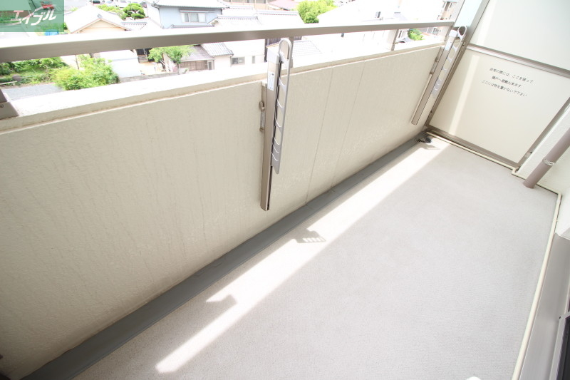 バルコニー　同物件別部屋の写真です