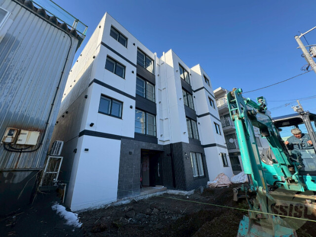 建物外観　札幌市白石区栄通３「ＲＥＮ　ＦＡＵＬＴ栄通」