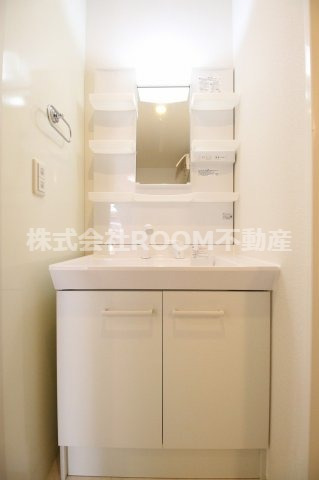 洗面設備　ゆったりとスペースのある洗面所