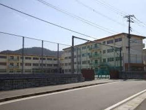 クレール長尾の小学校