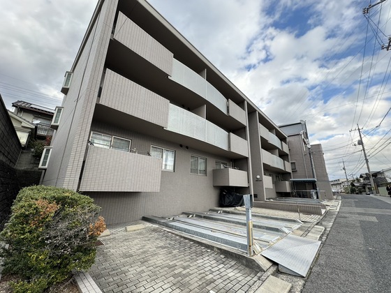 広島市西区井口台のマンションの建物外観