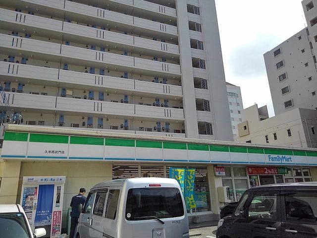 コンビニ　ファミリーマート久米西武門店（コンビニ）まで100m