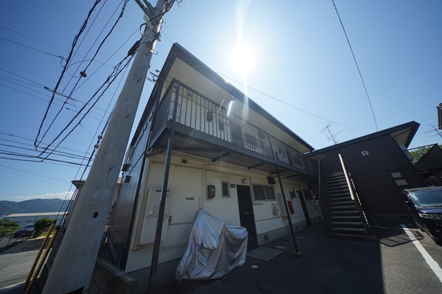 下関市彦島向井町のアパートの建物外観