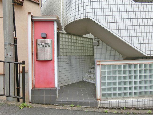 【渋谷区恵比寿のマンションのエントランス】