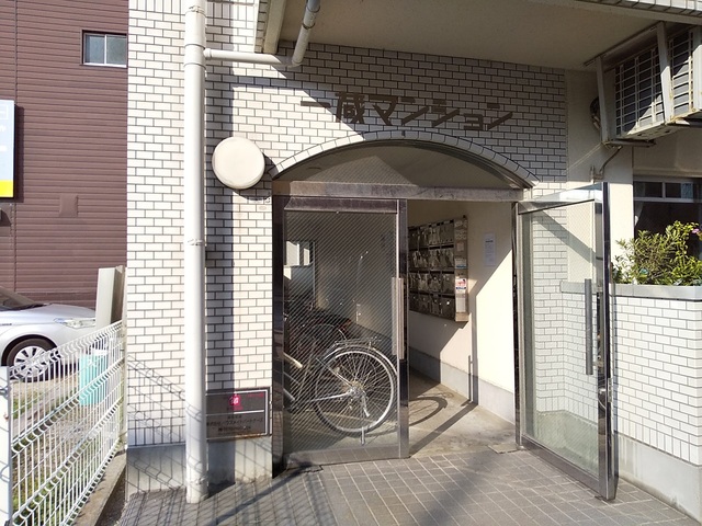 【松山市本町のマンションのエントランス】