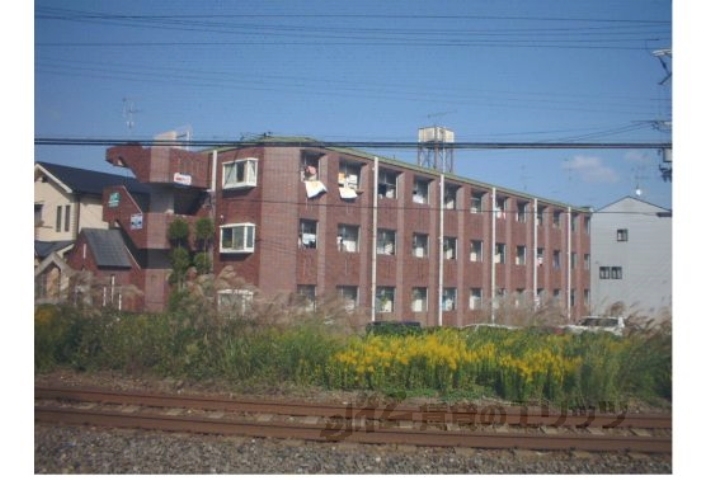 京都市西京区松室荒堀町のマンションの建物外観