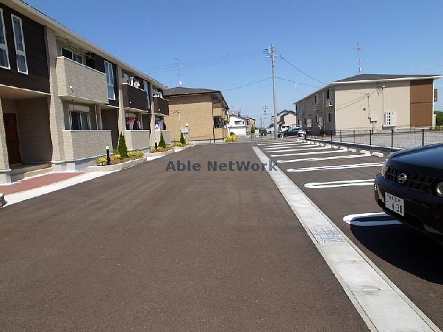 【ラブリーメゾンヒノキIIの駐車場】