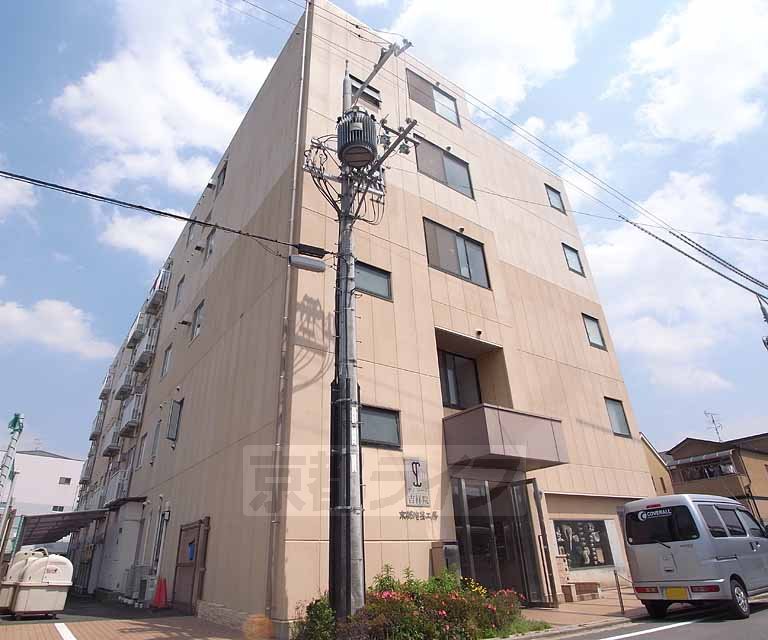 京都市南区吉祥院内河原町のマンションの建物外観