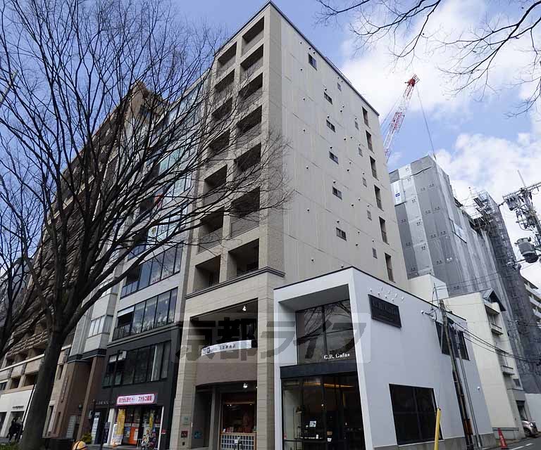 京都市中京区御所八幡町のマンションの建物外観