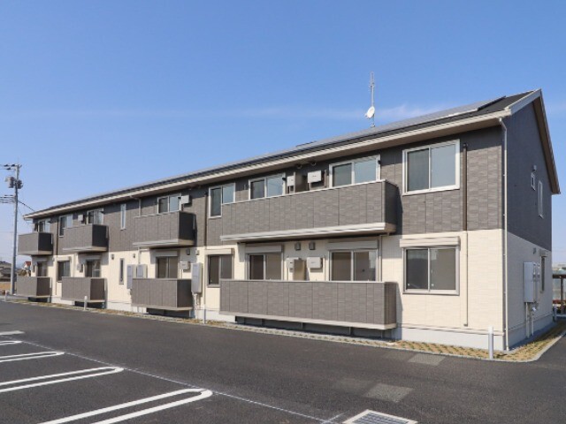 【小山市大字間々田のアパートの建物外観】