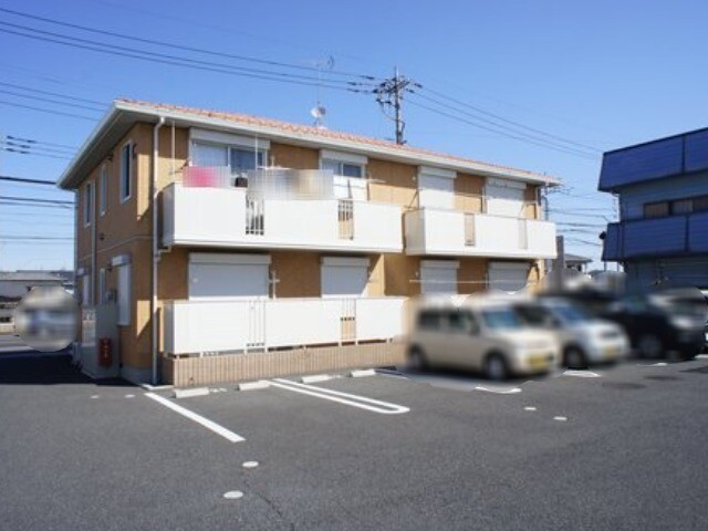 太田市藤阿久町のアパートの建物外観