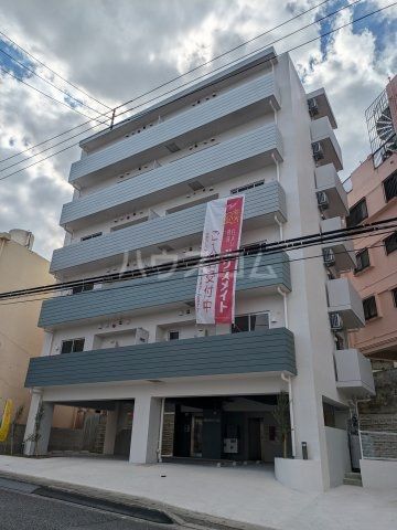 ルネサンス壺屋の建物外観