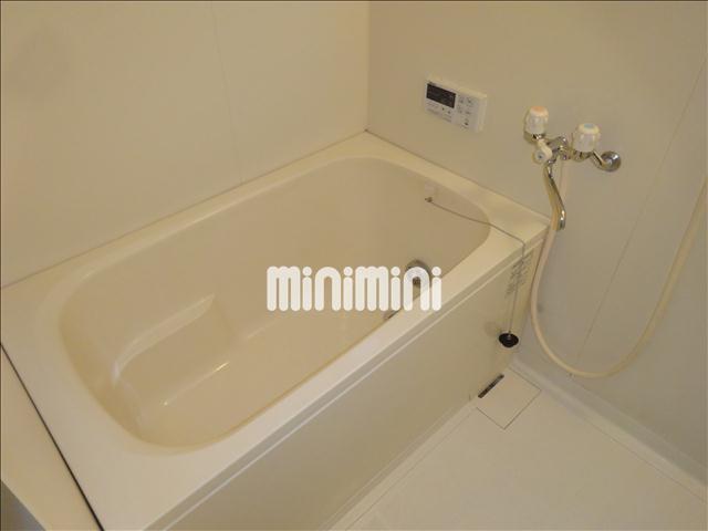 バス・シャワールーム　追い焚き機能付きのお風呂。