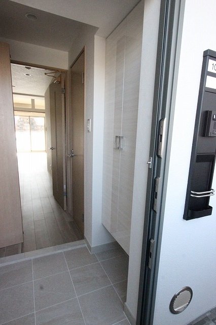 玄関　同物件、別号室のものです。