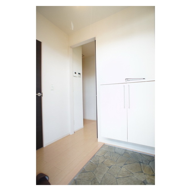 玄関　充実した玄関収納