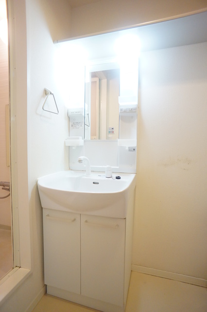 洗面設備　洗髪洗面化粧台なのでおでかけ準備もラクラクです☆