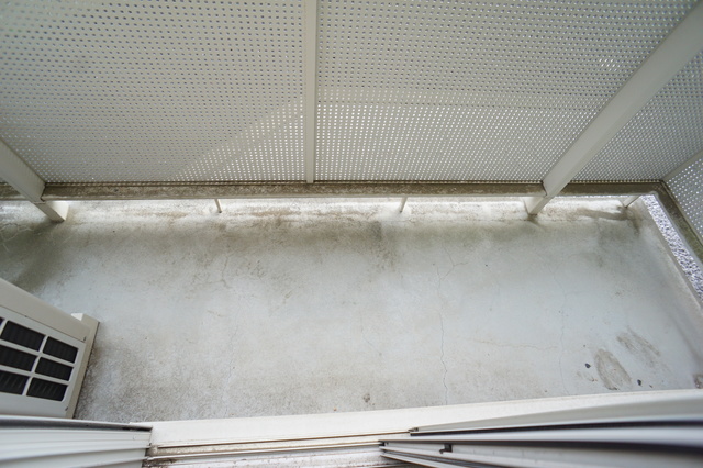 バルコニー　バルコニーがあるので洗濯物を太陽の下で干すことができます♪