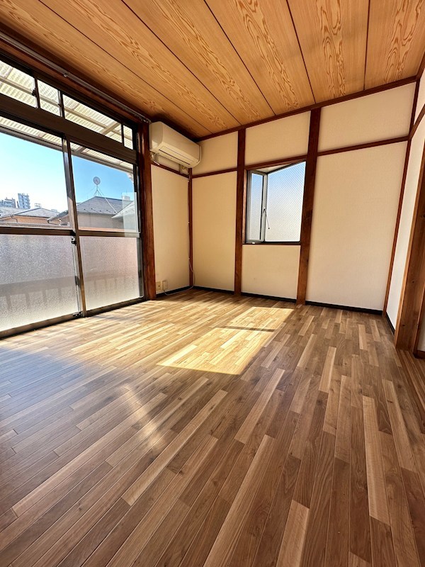 居室・リビング　くつろげる広さ、6帖をしっかり確保。