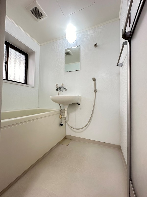 バス・シャワールーム　人気のバストイレ別タイプ。快適さが違います。