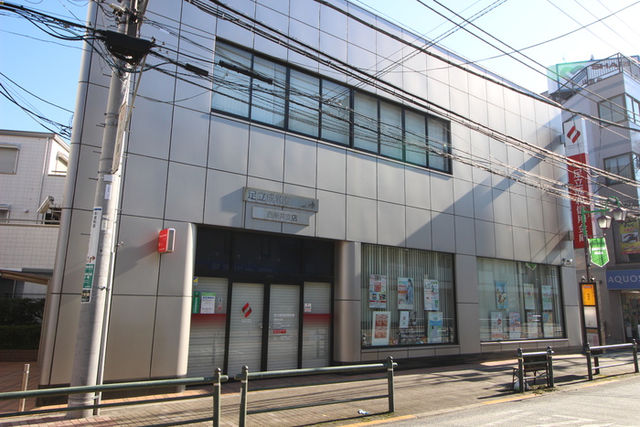 銀行　足立成和信用金庫（銀行）まで145m